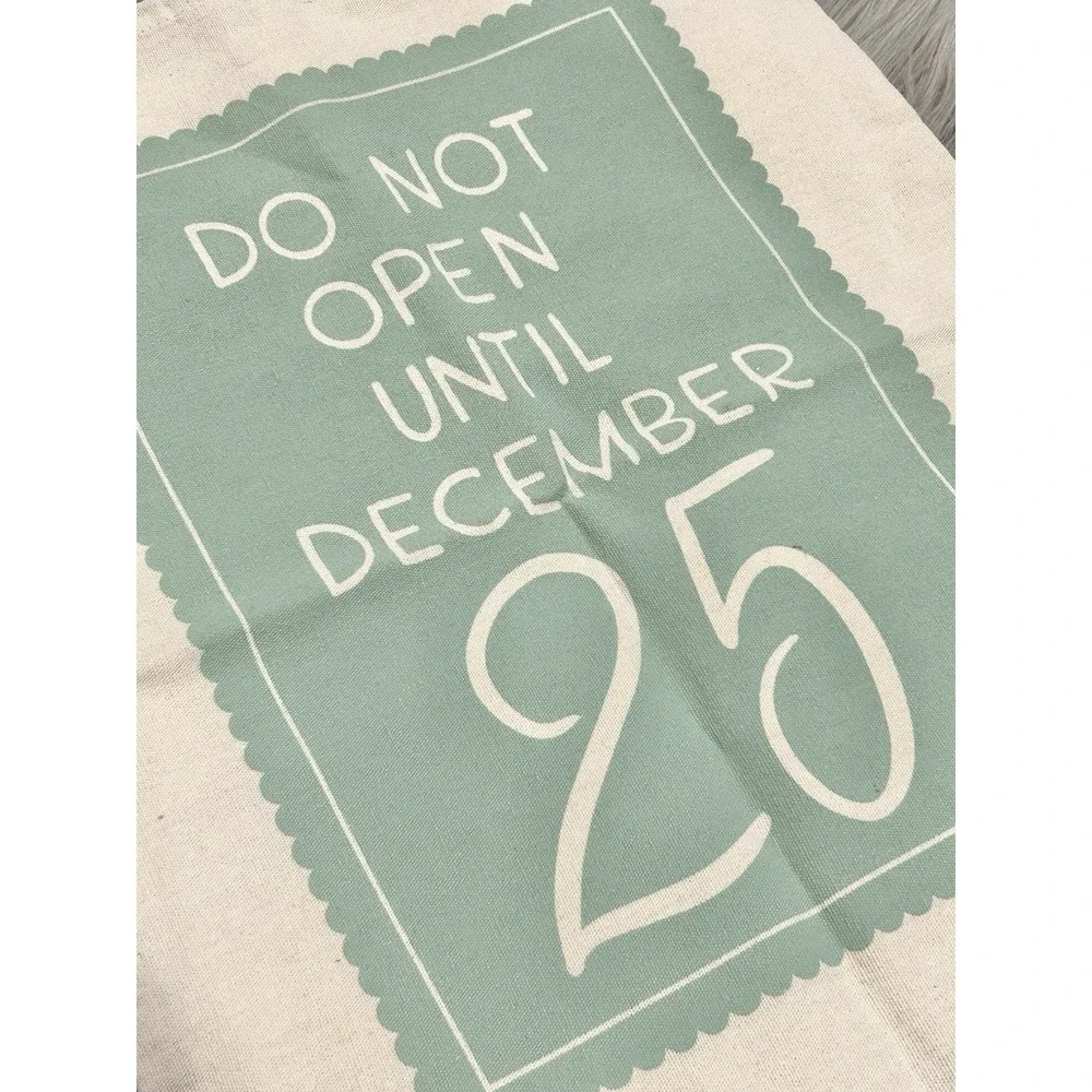 Holiday‎ Canvas 